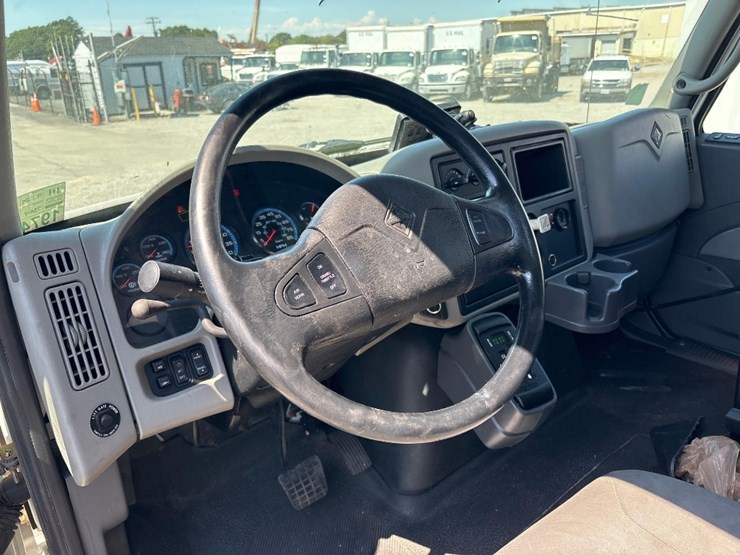 2011-international-durastar-4400-image-10