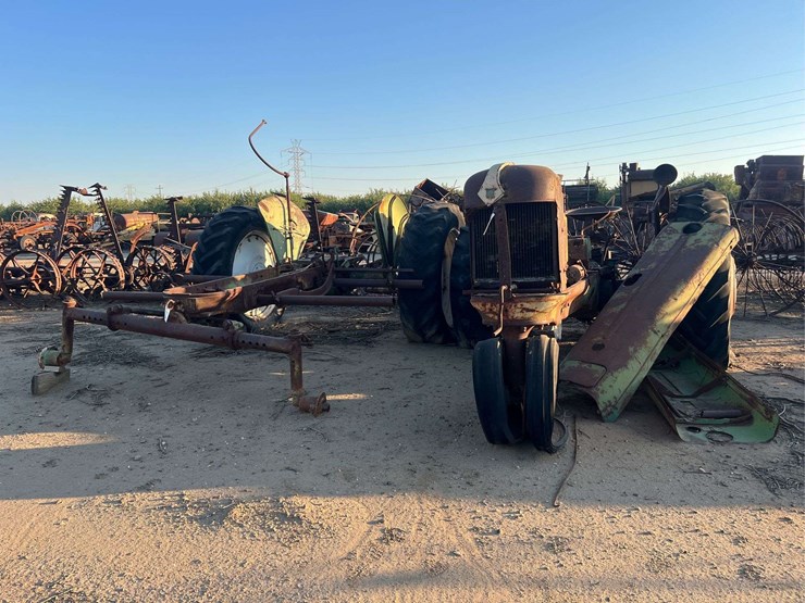 (2)-oliver-parts-tractors-image-1