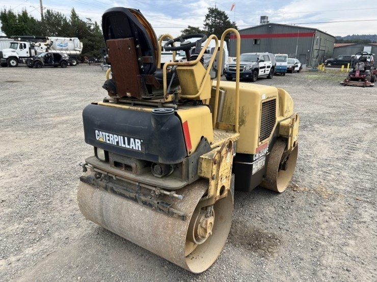 2005-caterpillar-cb-224e-image-4
