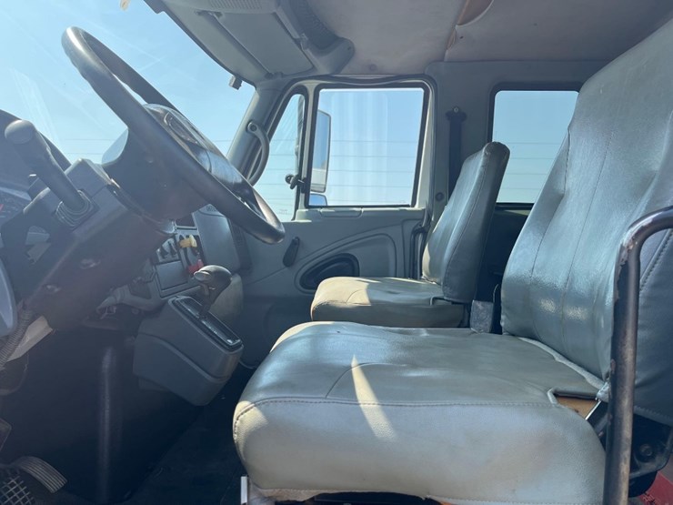 2004-international-durastar-4300-image-8
