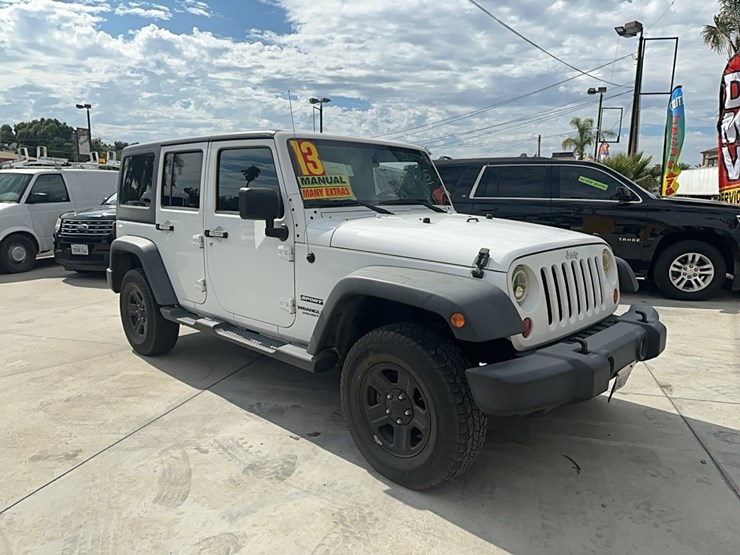 2013-jeep-wrangler-sport-image-1