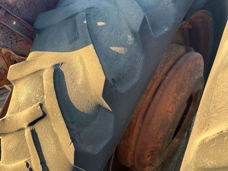 (2)-oliver-parts-tractors-image-10