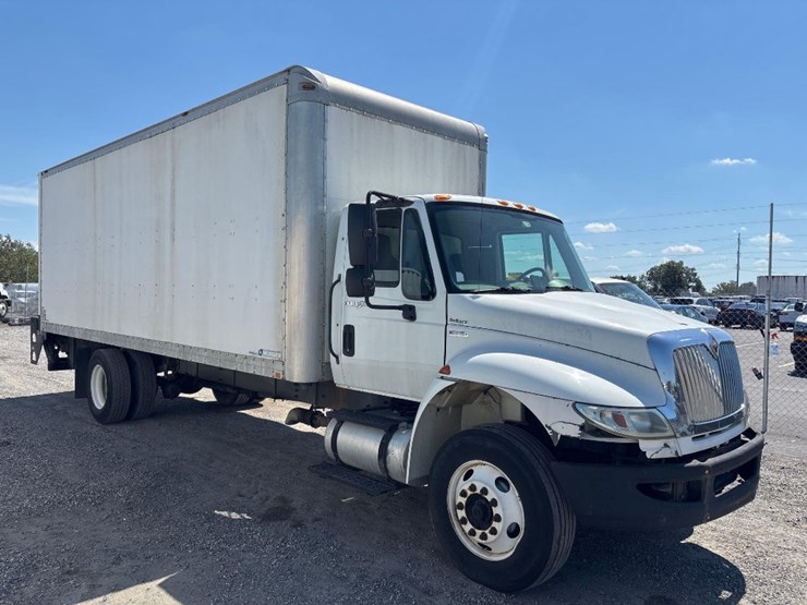 2011-international-durastar-4400-image-4