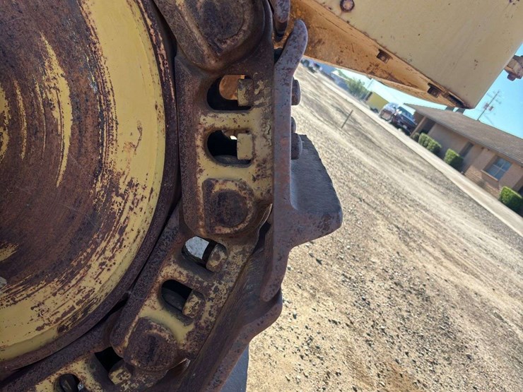 caterpillar-d9-image-32