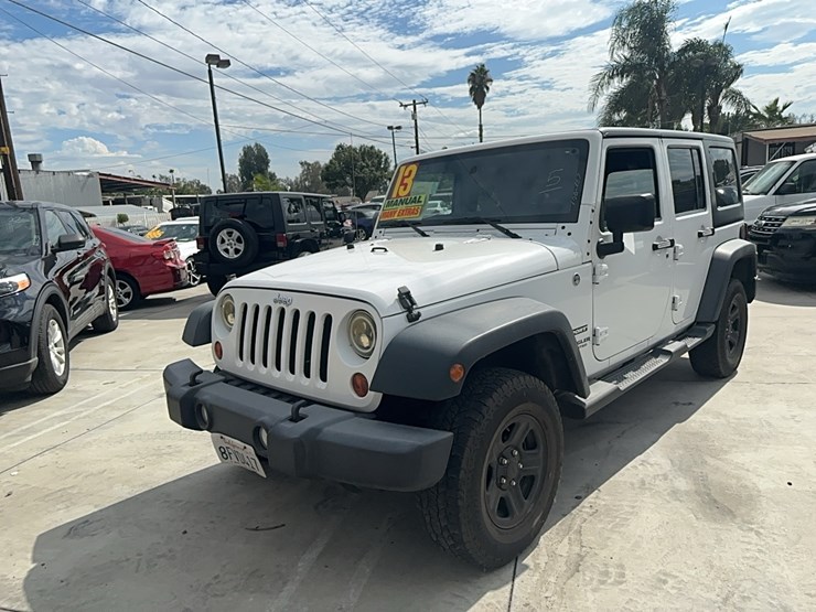 2013-jeep-wrangler-sport-image-2