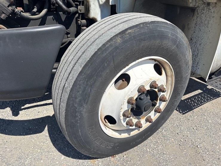 2011-international-durastar-4400-image-22