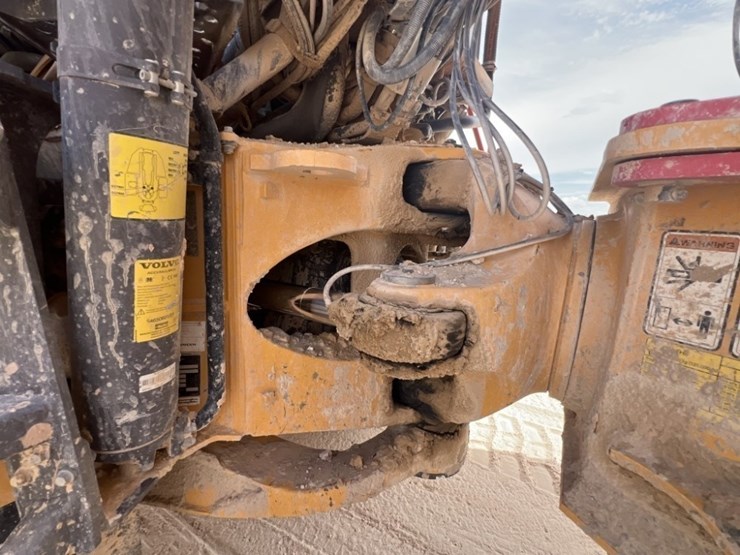 2020-volvo-a60h-image-12