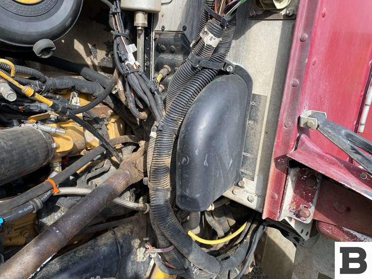 2003-peterbilt-330-image-29