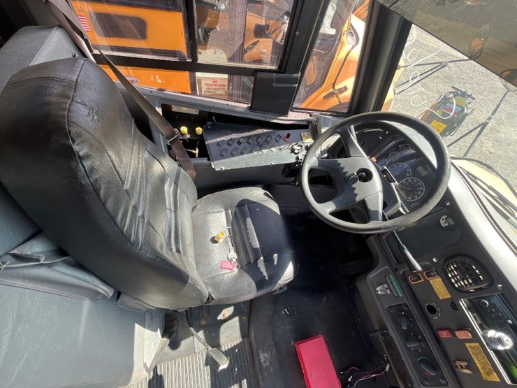 2007-freightliner-b2-image-7
