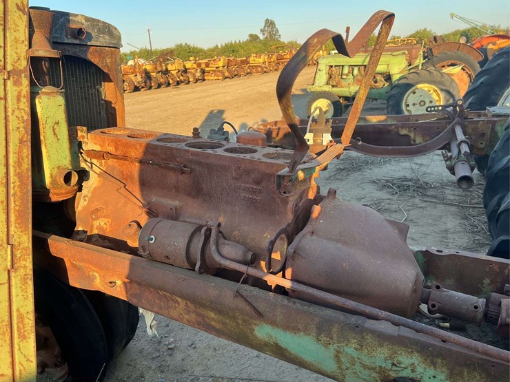 (2)-oliver-parts-tractors-image-12