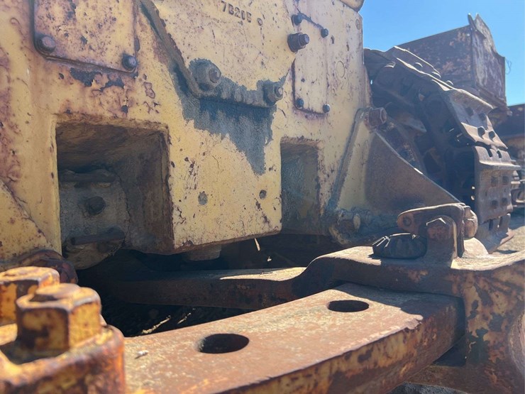 caterpillar-d6-image-28
