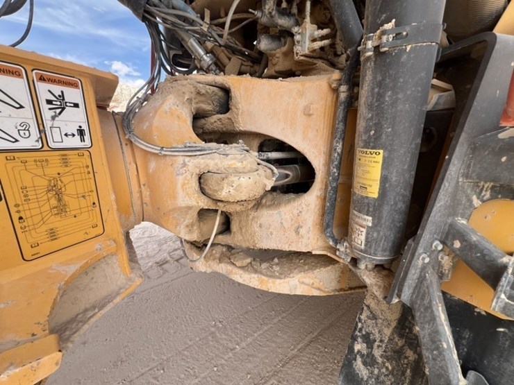 2020-volvo-a60h-image-28