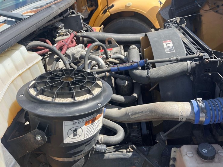 2007-freightliner-b2-image-11