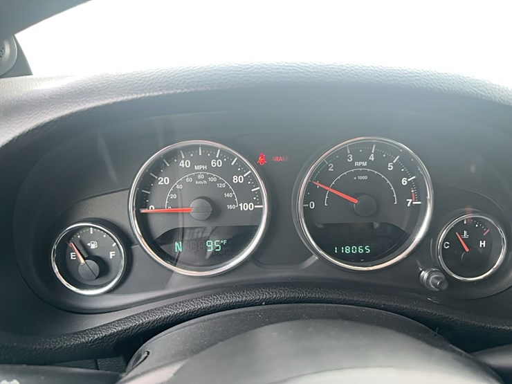 2013-jeep-wrangler-sport-image-14