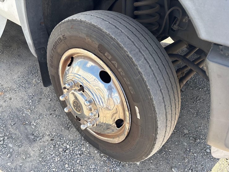 2011-ford-f550-image-19