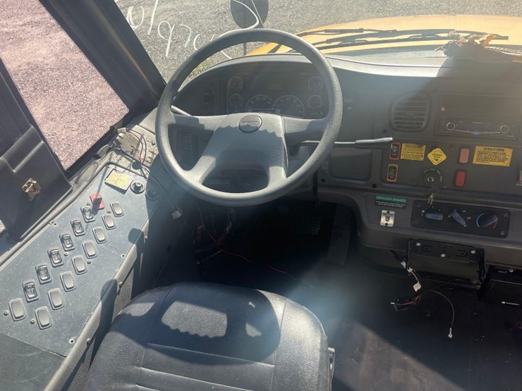 2007-freightliner-b2-image-7