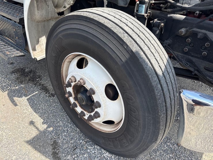 2015-ford-f750-image-16