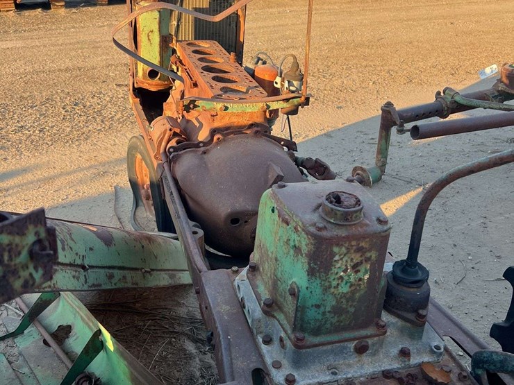 (2)-oliver-parts-tractors-image-11