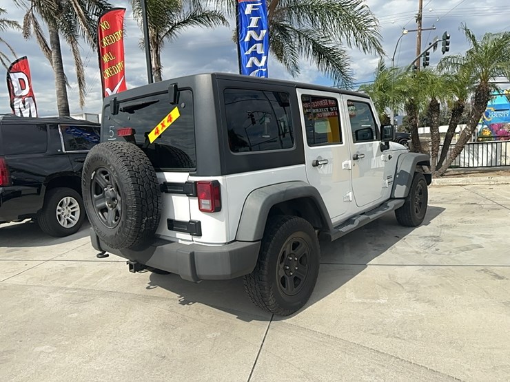 2013-jeep-wrangler-sport-image-4