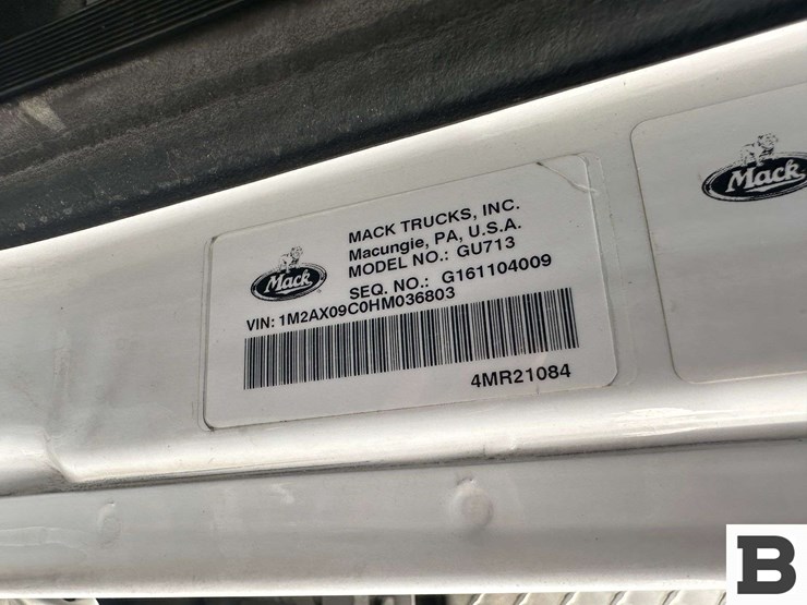 2017-mack-granite-gu713-image-2