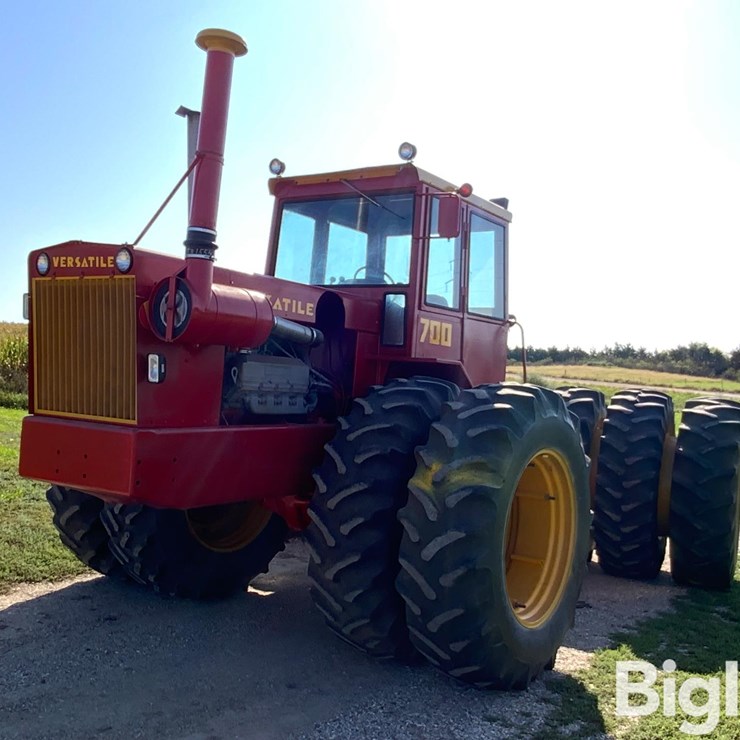 1972 VERSATILE 700