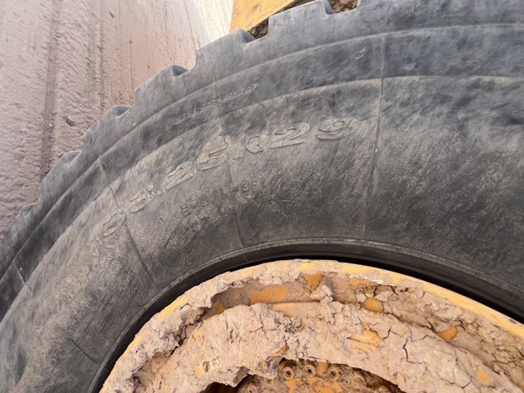 2020-volvo-a60h-image-11