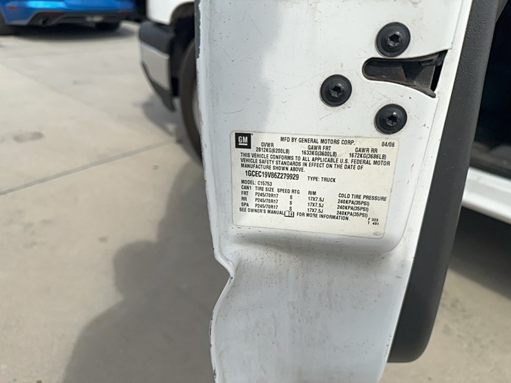 lot#-311-2006-chevy-silverado-**offsite**-buy-now-image-10