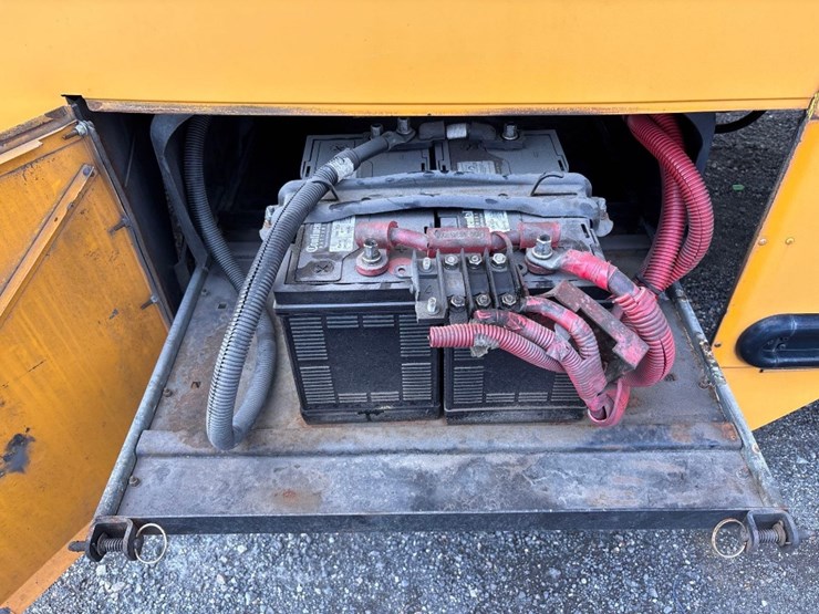 2007-freightliner-b2-image-14