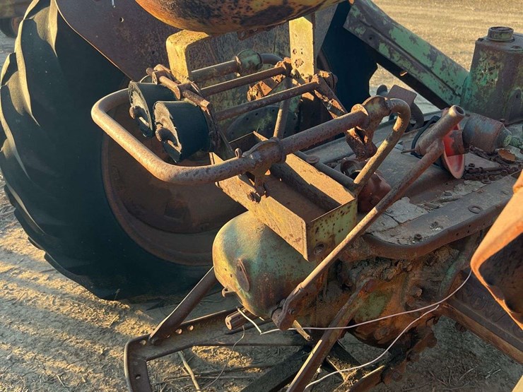 (2)-oliver-parts-tractors-image-9