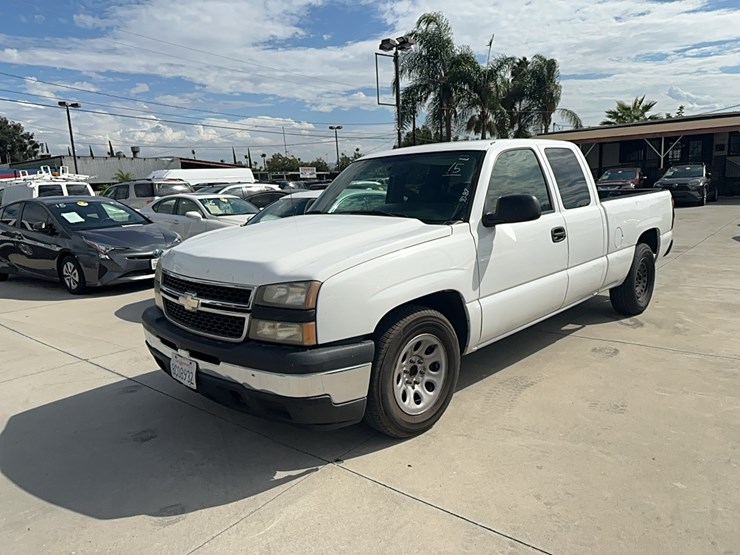 lot#-311-2006-chevy-silverado-**offsite**-buy-now-image-4