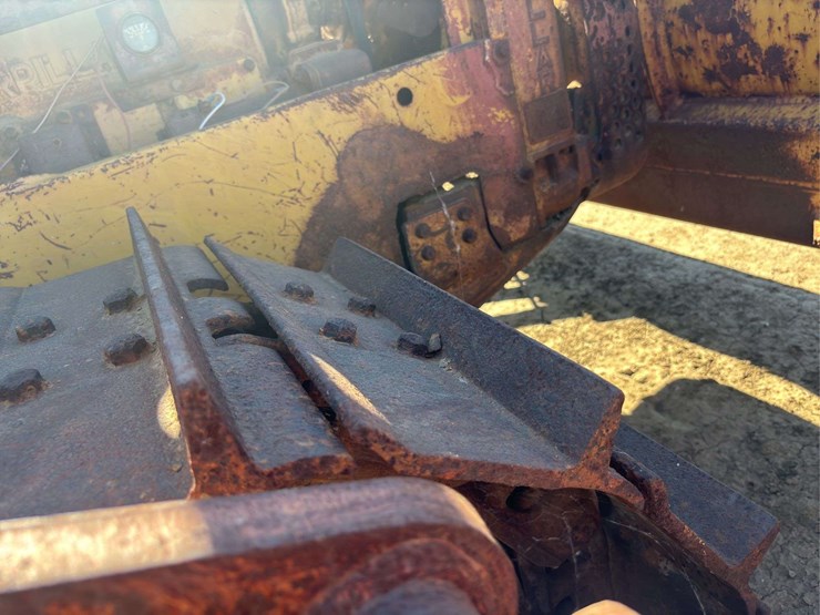 caterpillar-d4-image-19