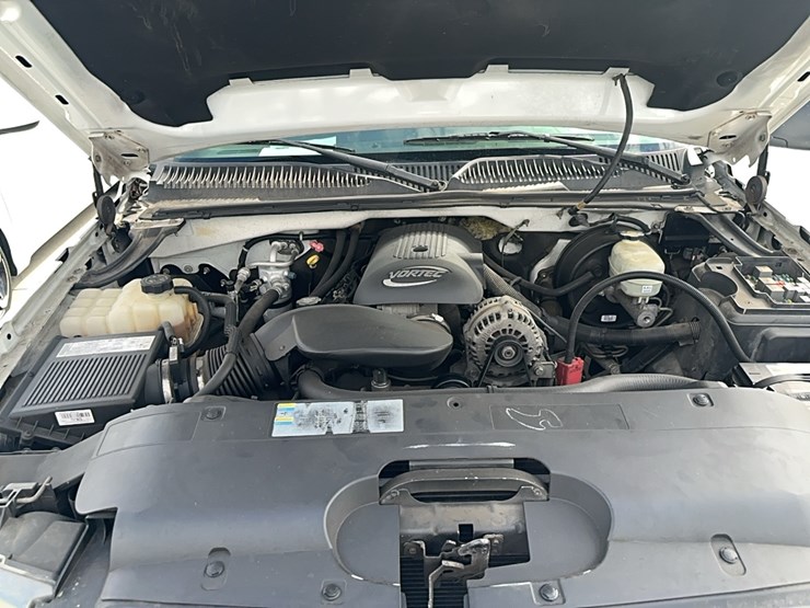 lot#-311-2006-chevy-silverado-**offsite**-buy-now-image-12