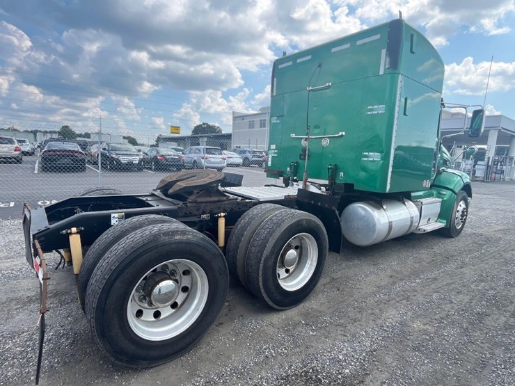 2014-peterbilt-384-image-3