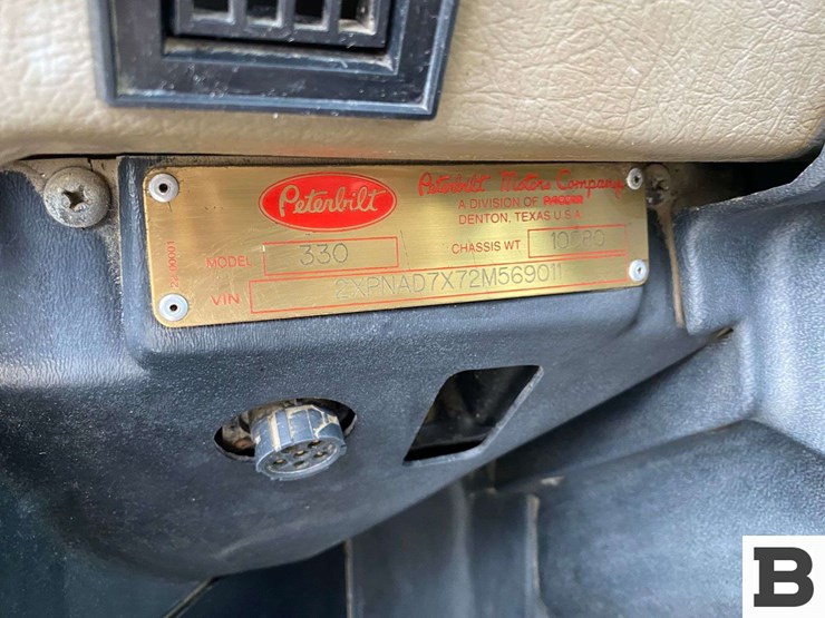 2002-peterbilt-330-image-51