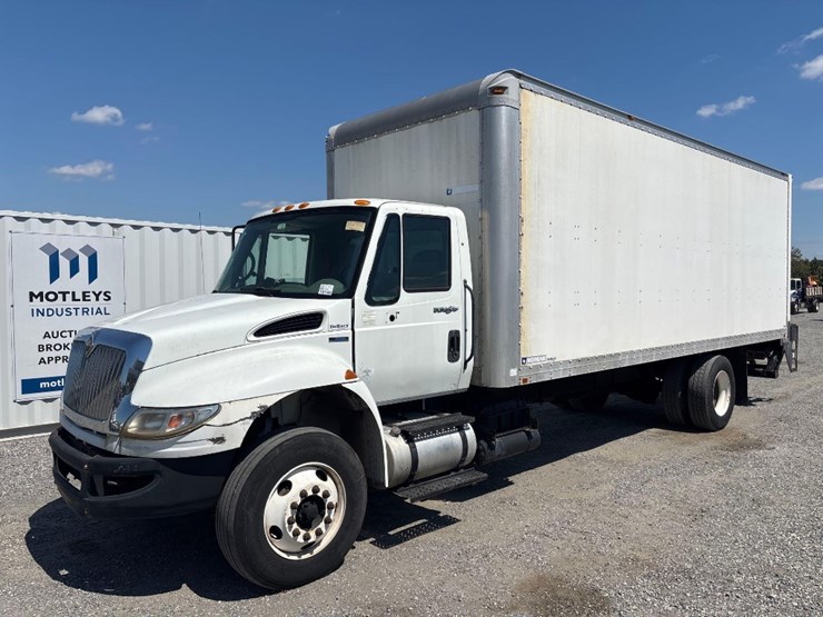 2011-international-durastar-4400-image-1