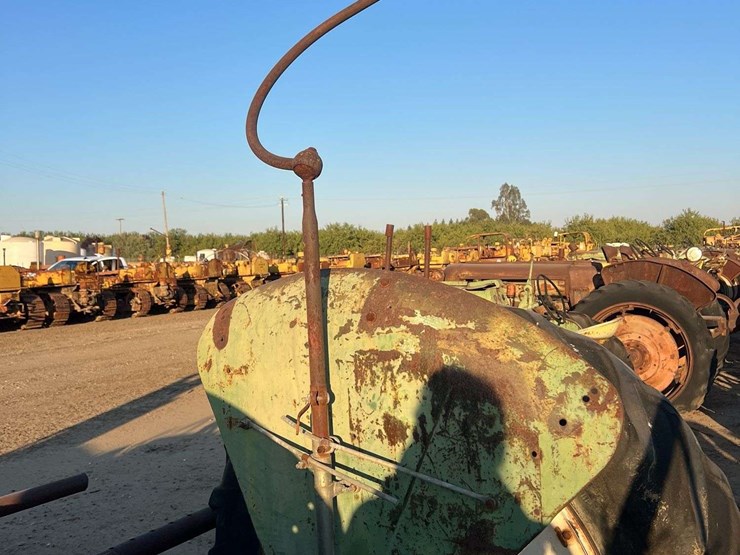 (2)-oliver-parts-tractors-image-32