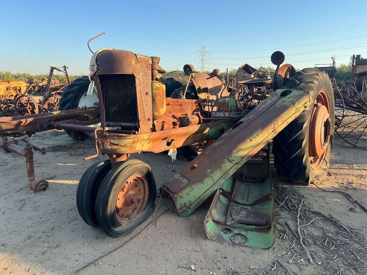 (2)-oliver-parts-tractors-image-2