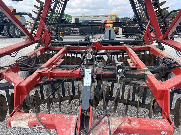 case-ih-330-image-3