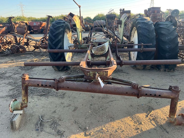 (2)-oliver-parts-tractors-image-24