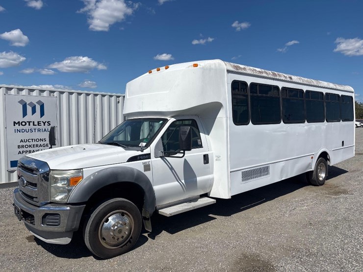 2011-ford-f550-image-1