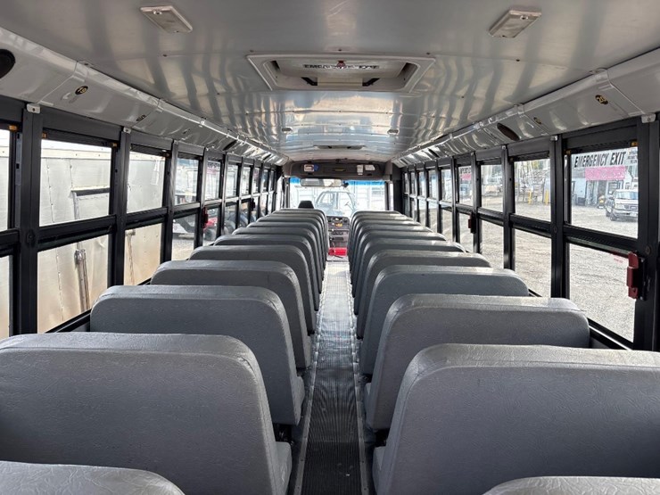 2007-freightliner-b2-image-12
