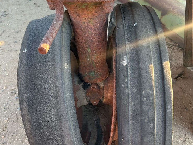 (2)-oliver-parts-tractors-image-17