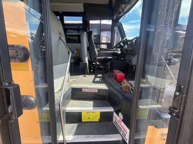 2007-freightliner-b2-image-10