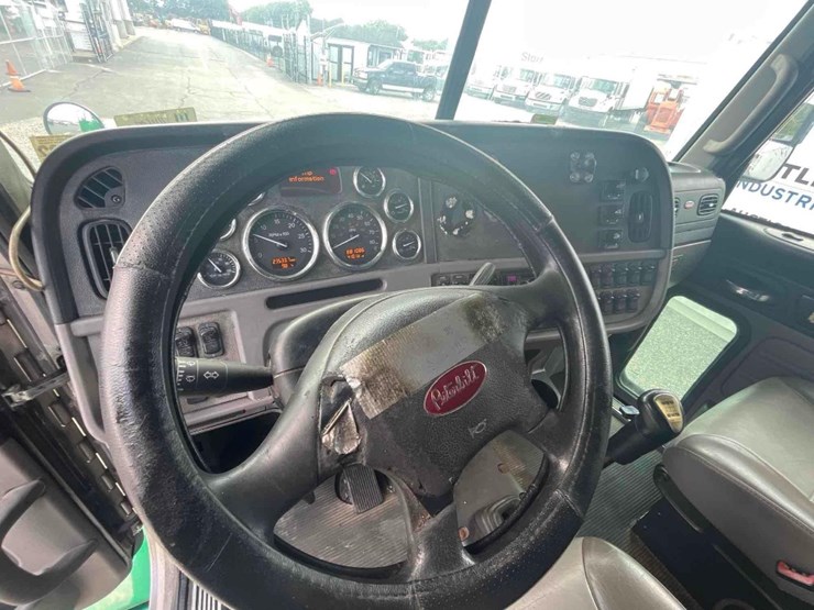 2014-peterbilt-384-image-8