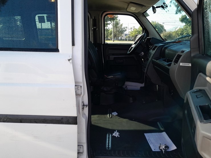 lot#---2012-vpg-mv-1-handicap-van-image-5