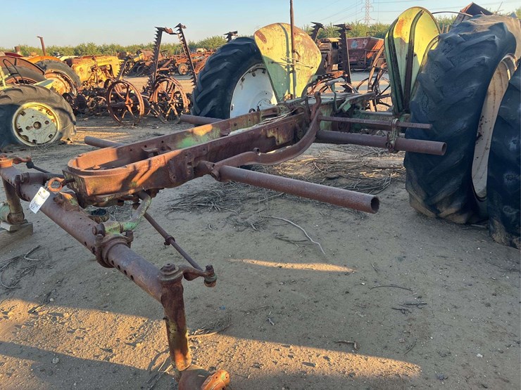 (2)-oliver-parts-tractors-image-23