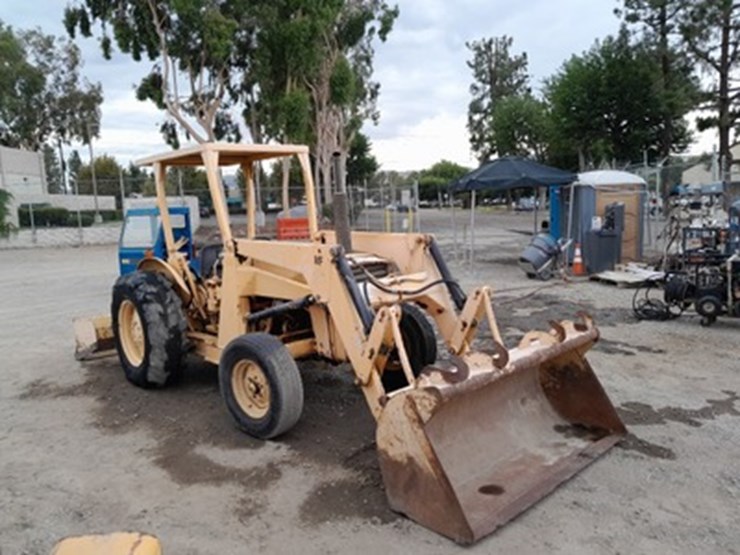 lot#---massey-ferguson-loader-tractor-image-1
