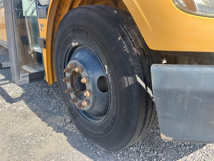 2007-freightliner-b2-image-16