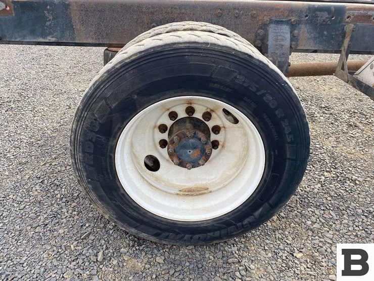 2003-peterbilt-330-image-23