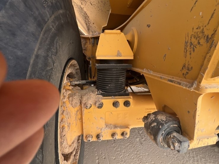 2020-volvo-a60h-image-22